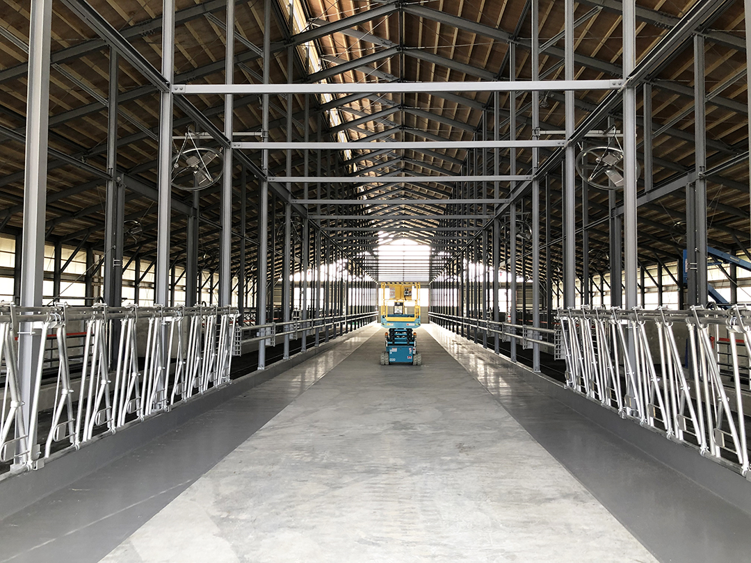 （紋別市）酪農牧場 畜舎建設工事7